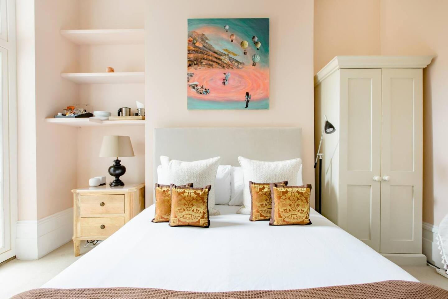 Luxury King-Bed Ensuite With Quiet Private Patio Лондон Екстериор снимка